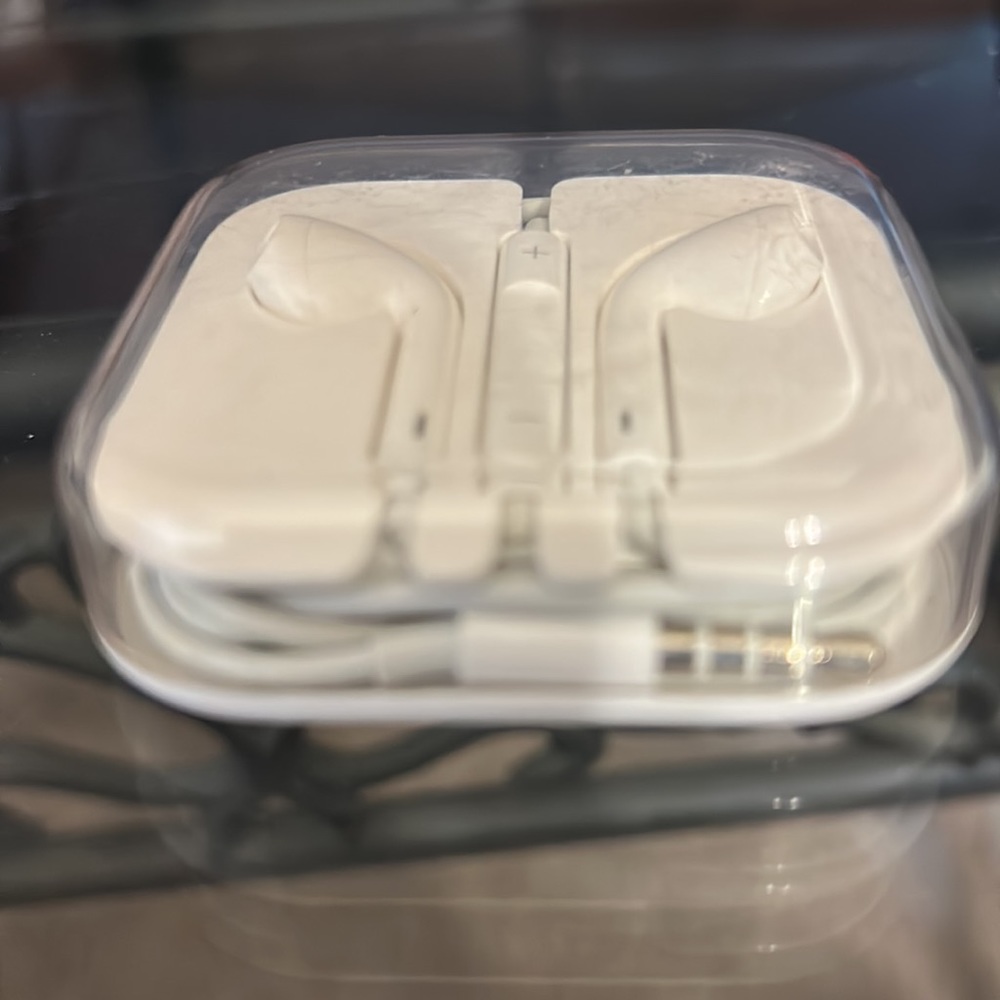NIB Apple iPhone Earplugs - Picture 3 of 3